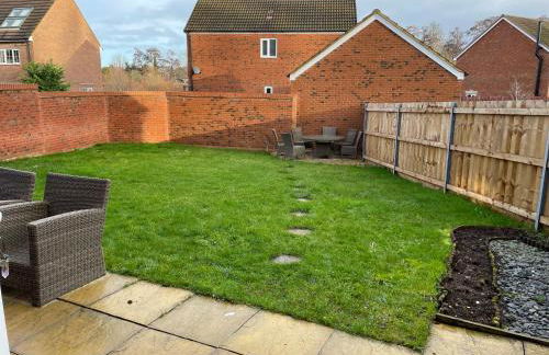 Stunning Large Detached Gloucester, 4 beds, 3 bedroom, 2 bathroom property, Nr Chelt, The Docks and Quays sleeps 6 - Photo 7