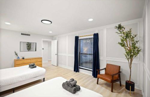 5-BD 2 5-BA Modern Retreat w Games & Hot Tub - Foto 29
