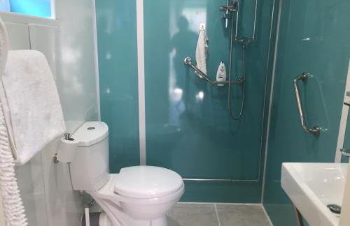 Seaside Studio Retreat w Hot Tub April - October - Photo 18