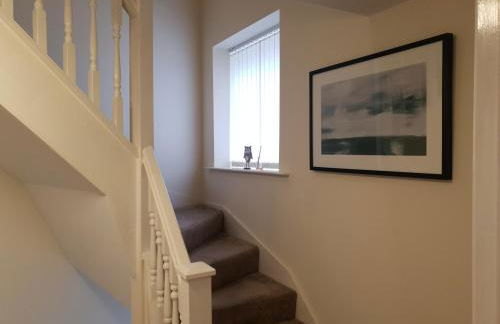 The Sawmills, Carlisle - Spacious 4 Bedroom Family House - Free WiFi - & Parking - Walk to Carlisle Castle - Foto 5