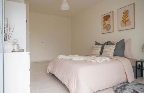 L’Élégant - T2 - 10 min aéroport - Parking privé - Foto 2