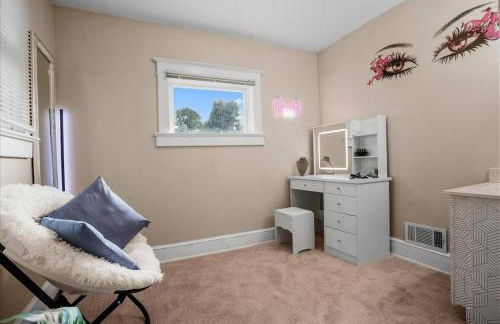 Entire Spacious Home Near DC - Photo 12