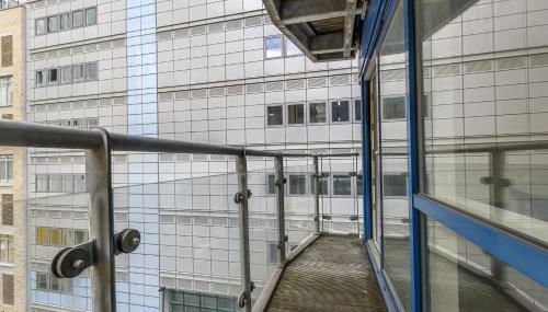 Luxury 2 Bed 2 Bath Canary Wharf Apartment with Balcony - Foto 5