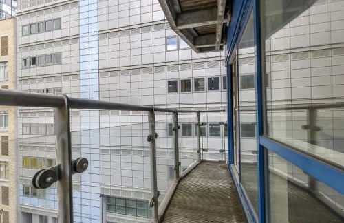 Luxury 2 Bed 2 Bath Canary Wharf Apartment with Balcony - Foto 5