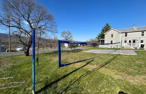 The Orchard, a family friendly home- hot tub, fire pit, yard games - Foto 39