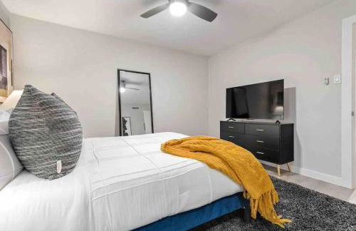 Steps away from Downtown Restaurants and Bars - King Bed - Foto 12