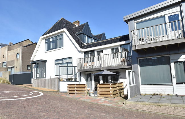 Elegant Studio Near Beach - Photo 24