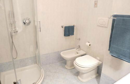 GuestHost - Raffaella splendido bilo x4 - Photo 22