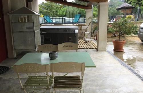 1 chambre 1 cuisine & salle d'eau privées avec piscine et jacuzzi - Foto 16