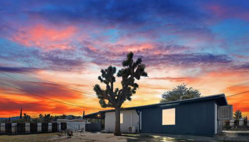 Desert Serenity in Yucca/Joshua Tree w/AC & Fire pit - Photo 1