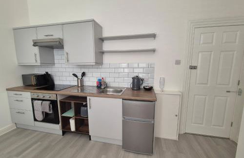 Modern Studio in Fratton, Portsmouth - Contractors Welcome #1 - Photo 13