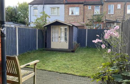 Bikki Apartments - 2 Bed - Free Parking - Own Entrance - Photo 16