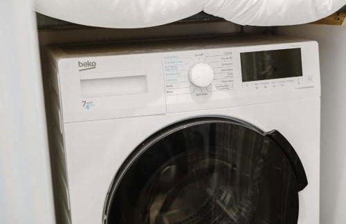 Modern and Comfortable Home away from Home - Photo 27