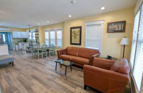 Bayside Bungalow-Updated Home Near the Bay & Beach - Foto 3