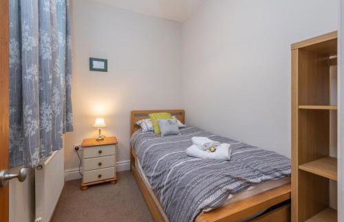 Sleeps 5 - 3 Bedrooms - walk to the square hosted Happy Valley cast - Foto 38
