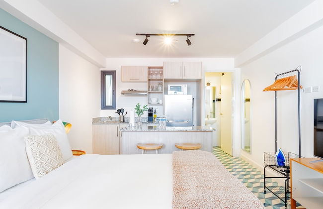 w Beautiful Loft in Santa Ana - Photo 2