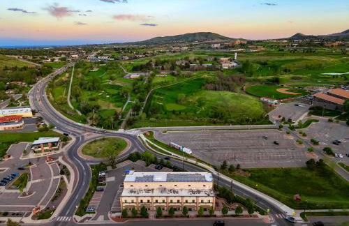 Unbeatable Location Golden Condo - Walk Everywhere - Photo 18