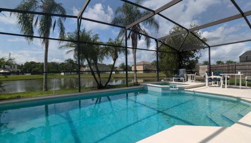 Large lakeside 5 bed villa with private pool - Foto 2