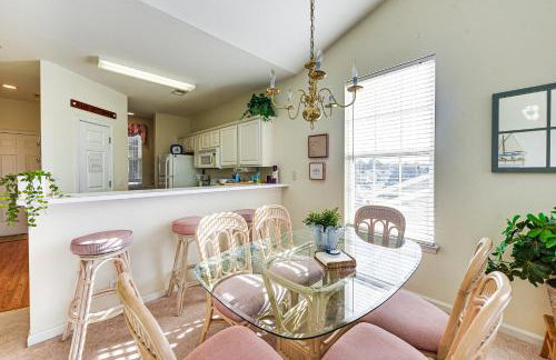 Sunset Beach Condo with Balcony, 5 Mi to the Ocean! - Foto 8