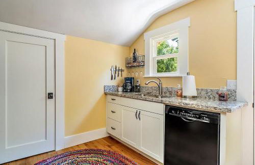 Home Squared-Downtown with Fire Pit - Foto 28