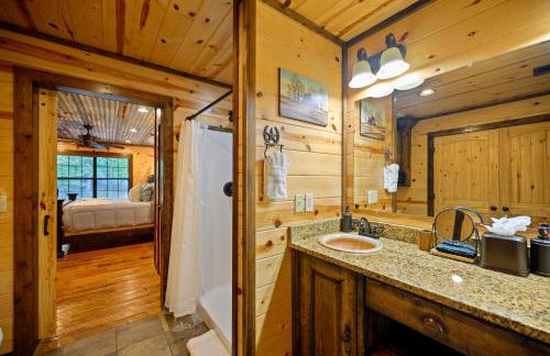 Rustic Family Getaway - Pool Table, Hot Tub, Pets, Great Location - Photo 30