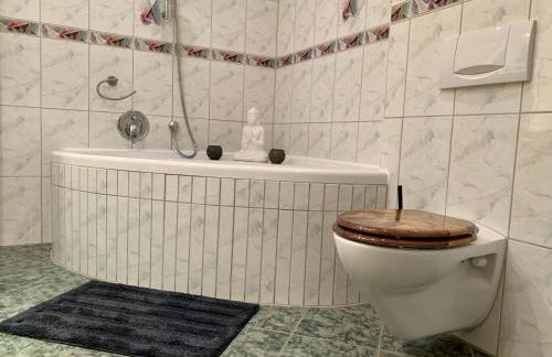 Apartment "Im Sonneneck" bis 4 Personen mit Parkplatz, W-LAN, Netflix im Thüringer Wald, Schleusingen - Foto 11