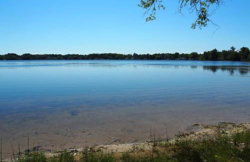 A Short's Walk - Lakefront w Spa & Kayaks! - Foto 8