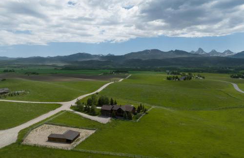 Teton Melody by KABINO Partial Air Conditioning Hot Tub FirePit Foosball Telescope Games WiFi Grill Mtn Views - Foto 46