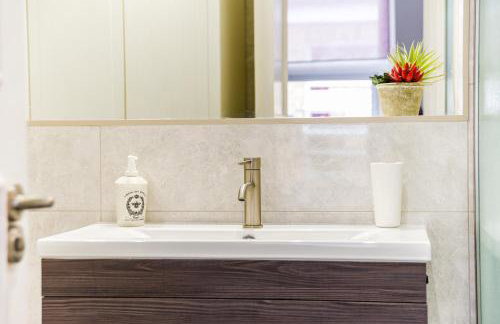 Spacious 2BR Flat with Private South Facing Terrace in West London - Foto 6