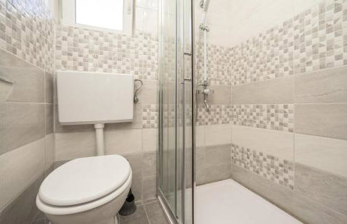 1 Bedroom Awesome Apartment In Dinjiska - Foto 17