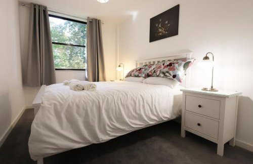 Modern Comfort Near Castle St with WiFi & Parking! - Foto 4