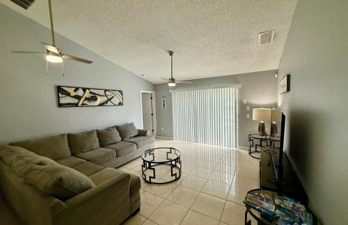 Grand Deluxe Pines 3BR Pool Home near Disney - Foto 11