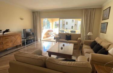 Hacienda Elviria 2 Bedroom Spacious Apartment - Photo 18