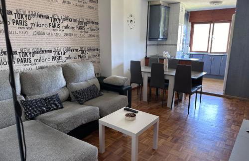 Acogedor Apartamento con vistas a la Catedral y parking - Foto 1