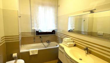 - La Terrazza al Mare- Beach & Free Parking- - Foto 4, towels, Shower