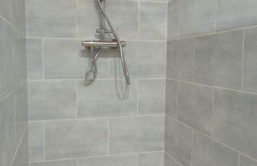 CHARMANT STUDIO à 2 pas de NAVAL GROUP au coeur d une rue commerçante - Foto 18