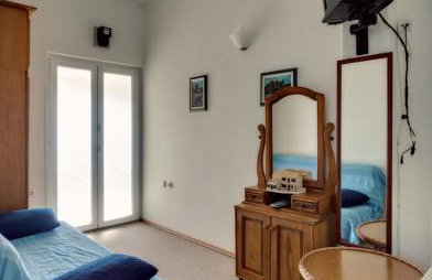 Apartments by the sea Prvic Luka, Prvic - 12064 - Photo 10