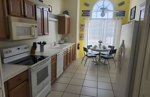 Lake View Pool Home near Disney and Shoppings - Foto 3