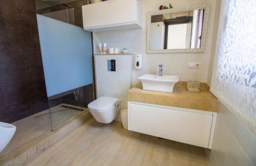 Soleado chalet con Piscina, WIFI y A/C - Photo 17