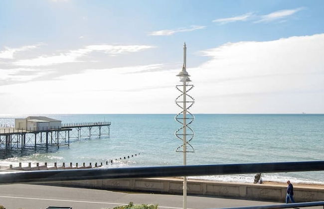 Panoramic sea Views in Beachfront apt w Balcony - Foto 16