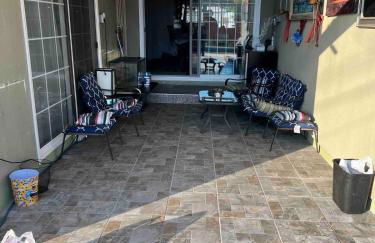 Pool Front Romantic Getaway withPrivate Entry - Foto 52