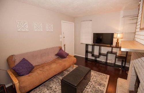 Hip & Cozy to Explore the City or Catch a Game - Foto 7