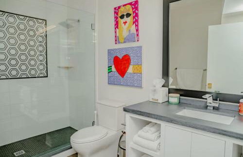 The Hive Adjacent 3rd Floor, 301 King & 302 Balcony - Photo 6