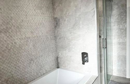 Manchester Luxury Country House Close To The City With Hot Tub & BBQ Fire Pit. - Foto 24