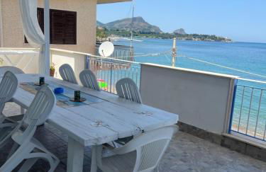 Villa GLORIA intero alloggio sulla spiaggia 8 posti letto 15 minuti da Palermo e 35 da Cefalu - Foto 13