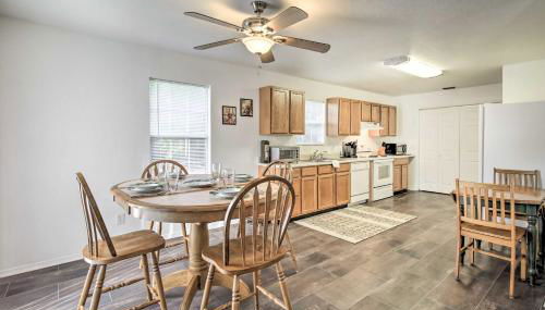 Home with Yard 1 Mi to Indian Rocks Beach and Golf - Foto 2