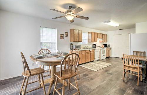 Home with Yard 1 Mi to Indian Rocks Beach and Golf - Foto 2