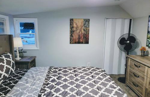Nice house with private parking, king bed fenced yard - Foto 17