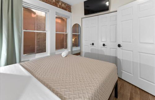 Steps Away From Mass Ave in Heart of Indy with Balcony - Foto 25