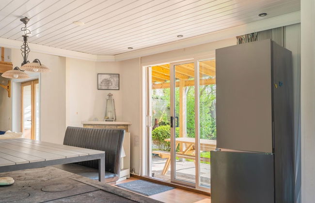 Amazing Holiday Home With Spacious Garden - Photo 18